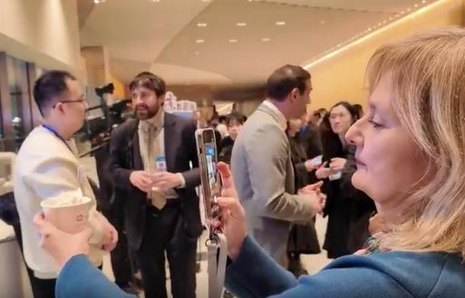 中国新闻网 | “非常激动能在中国进一步投资”！——“北京之夜”上的外宾声音 