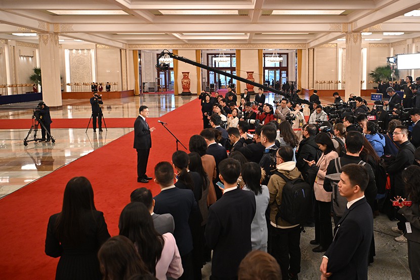 十四届全国人大四次会议首场“部长通道”集中采访活动举行