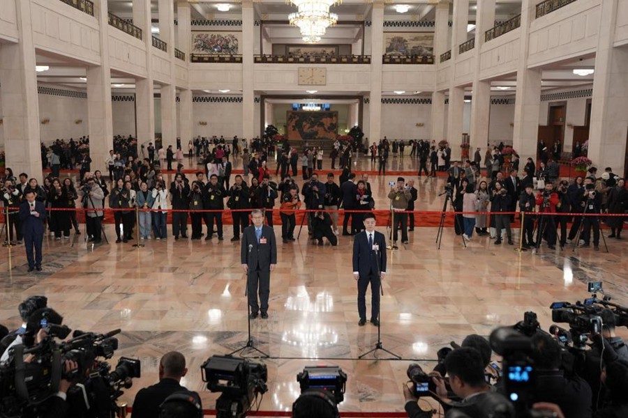 十四届全国人大四次会议首场“代表通道”集中采访活动举行