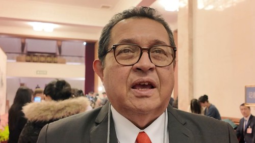 外媒记者两会观察：“中国之治”铸就世界“稳定之锚”