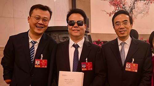 一起“触摸”这份沉甸甸的报告