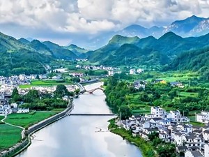 “创造经得起实践、人民、历史检验的实绩”