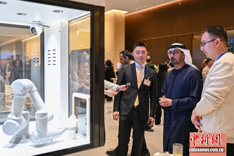 中国新闻网 | 中国发展高层论坛2026年年会“北京之夜”活动举行