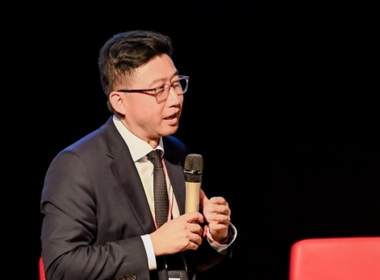 欧洲高等商学院校长刘国坚发表欢迎致辞