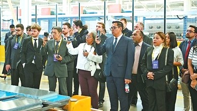 “中国共产党交出了令人信服的优异答卷”（读懂中国·读懂中国共产党）
