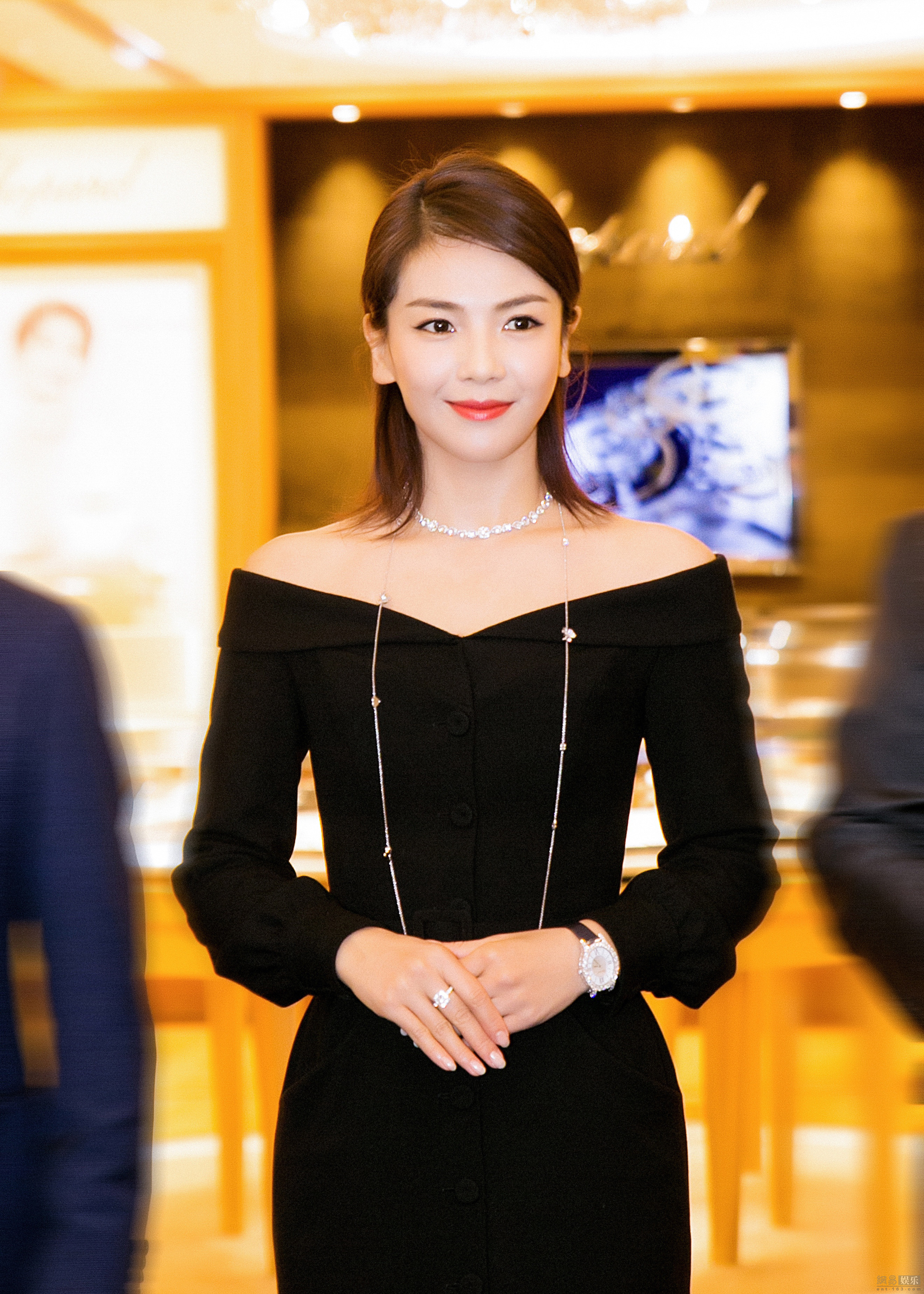 刘涛明眸皓齿温柔浅笑 解锁优雅格调