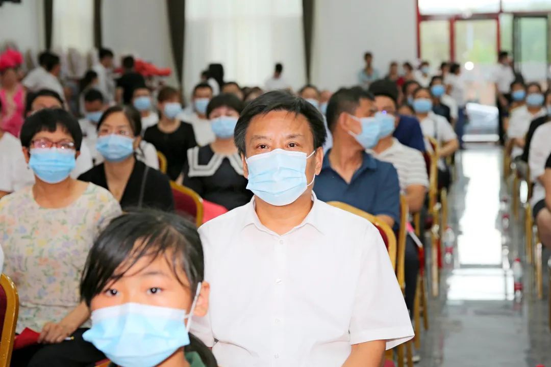 铜川市委文明办主任,市提升办常务副主任张桂芝,耀州区委书记杨宏伟