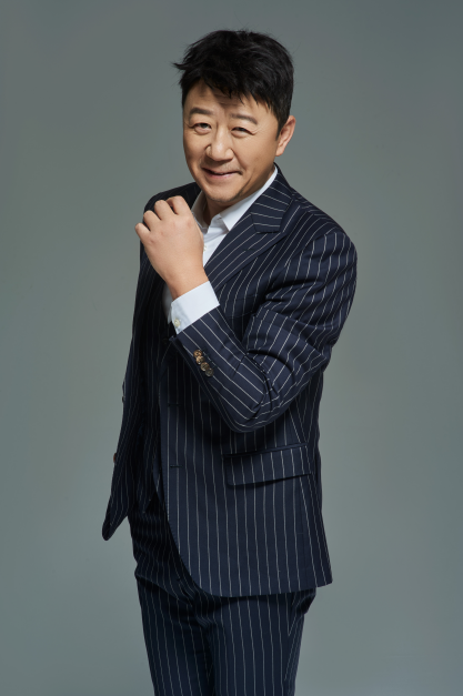 郭涛时尚大片曝光 西服搭配绅士感十足