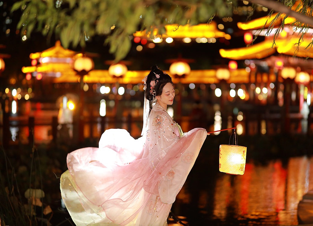 西媒：汉服潮流成中国Z世代的文化宣言