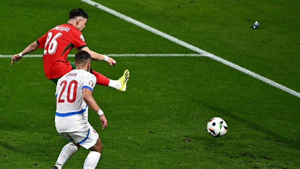 欧洲杯-小孔塞桑建功 葡萄牙2-1补时绝杀捷克