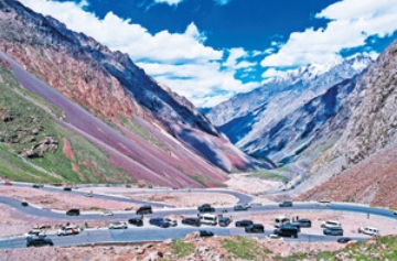 新疆独库公路正式恢复通车
