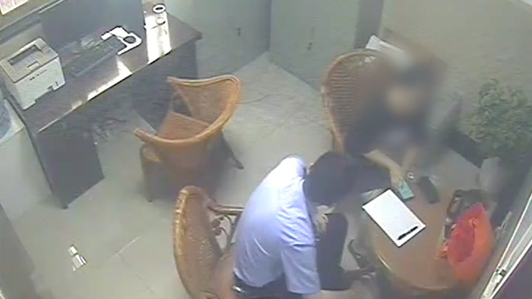 劝阻+抓捕同步出击！民警上演“反诈伏击战”插图1