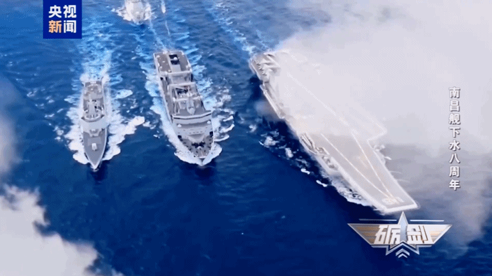 它是航母編隊的“帶刀侍衛”，以一對二逼退外艦！波音大還是空客飛機大