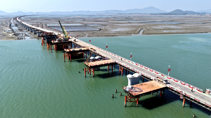 漳汕高铁全线进入跨海大桥架梁施工阶段