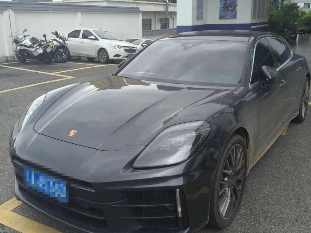 男子盗保时捷叫代驾开回老家炫耀，已被昆明警方刑拘插图