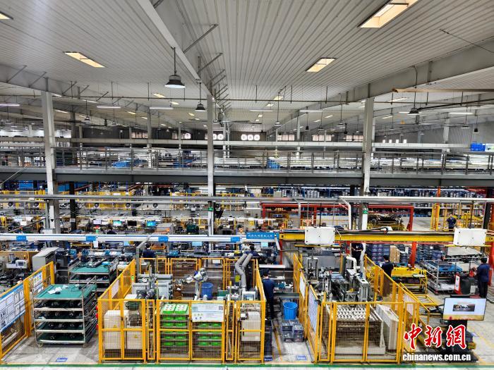 9月20日，江苏南京，智能工厂内生产景象。中新社记者 徐珊珊 摄