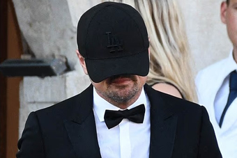 莱昂纳多登杂志 坦言在公共场合遮脸原因