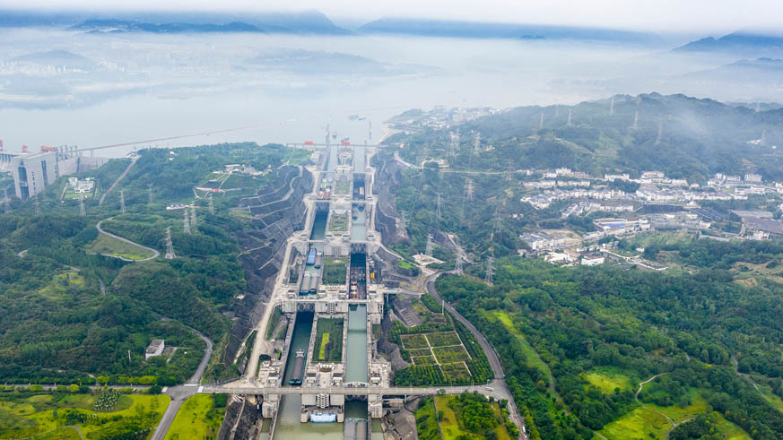 三峡船闸通航22年货运量超22亿吨