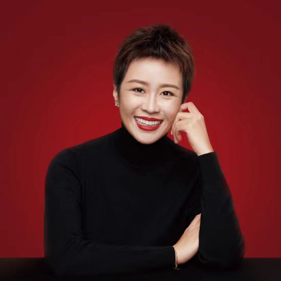 中国妇女报全媒体记者 田梦迪脱不花的人生是真正的"低开高走".