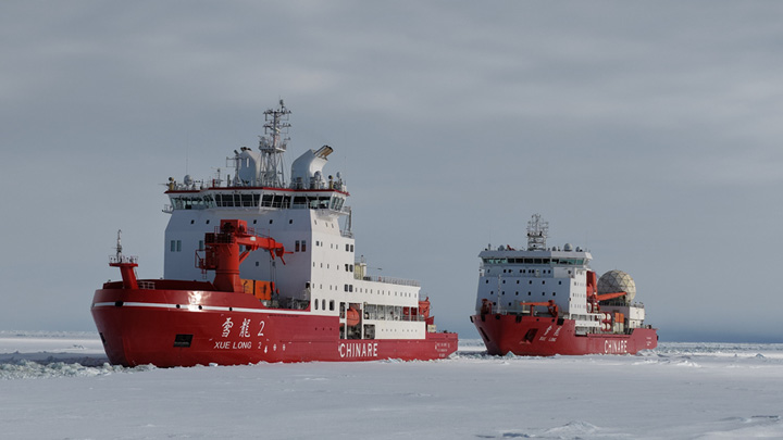 第42次南极考察｜“双龙”探极！“雪龙2”号为“雪龙”号破冰引航