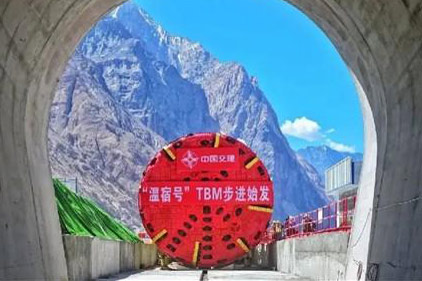 世界埋深最大公路隧道平导洞工程实现关键突破