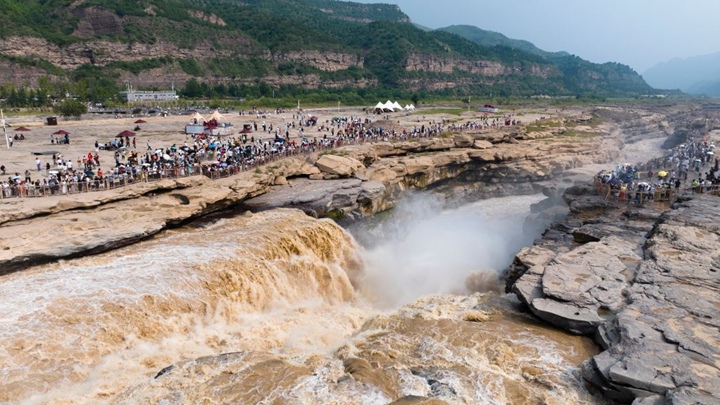壶口瀑布迎来暑期旅游高峰