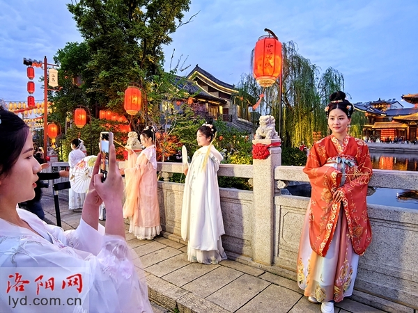汉服何能“穿”活古都文旅