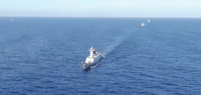 曾任海军指挥官，与外舰对峙达两小时，入伍27年发射炮弹上万枚