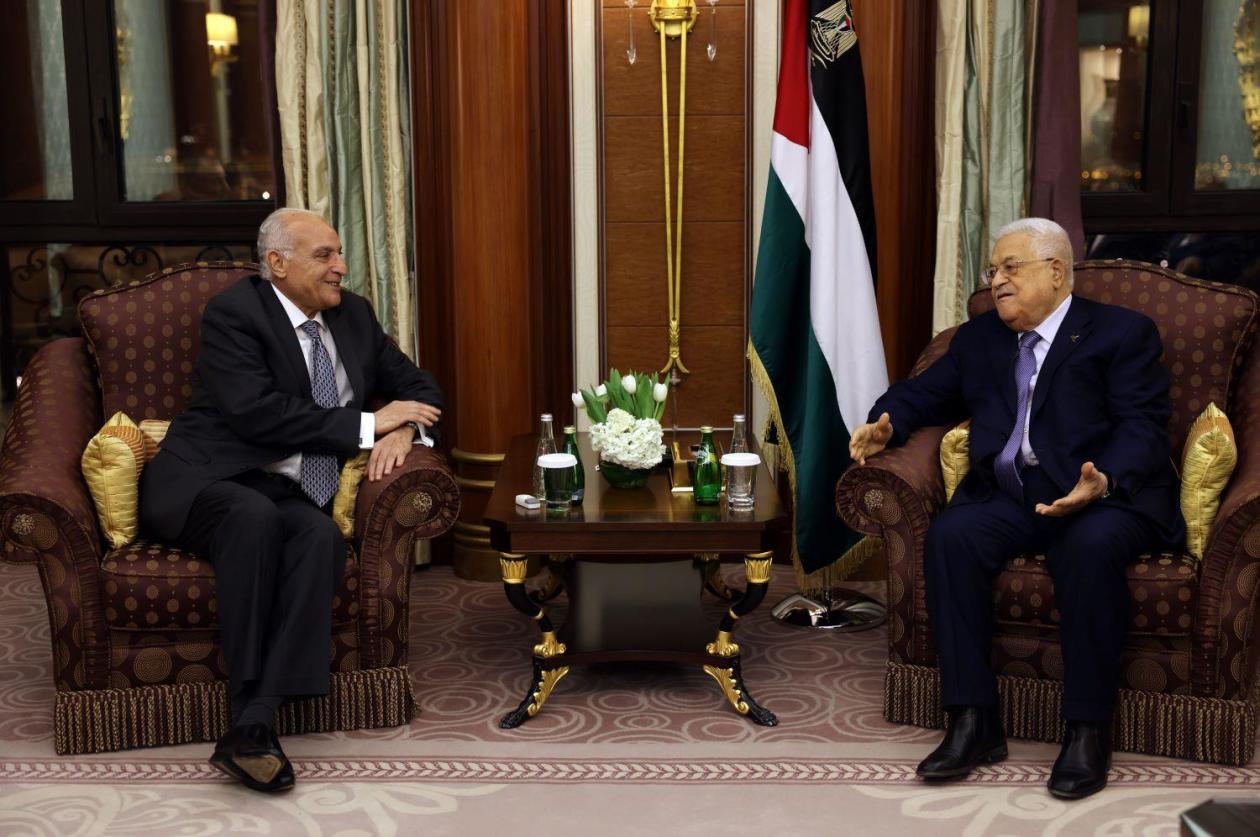 巴勒斯坦总统与阿尔及利亚外长举行会谈 讨论巴以局势