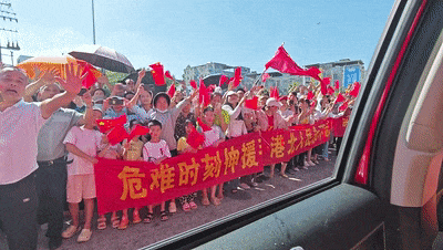 暖心刷屏！广西贵港群众夹道欢送消防救援队伍