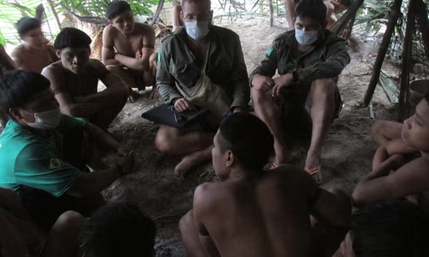 英媒：八成住户患“流感”，巴西一土著部落役使疫情担心