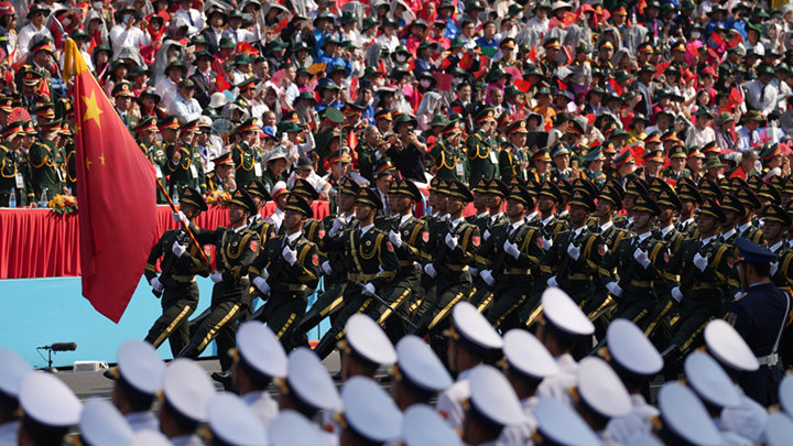 中国人民解放军仪仗司礼大队参加越南纪念南方解放50周年庆典活动