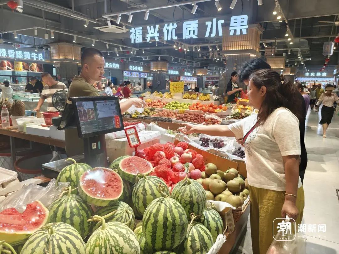 杭州一菜场被韩国游客当景点，摊主：已经来了好几波！一口气就买几十斤！插图2