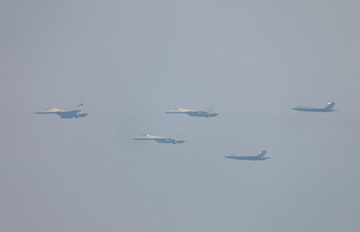 “歼-35家族”：一机双型 经略海空