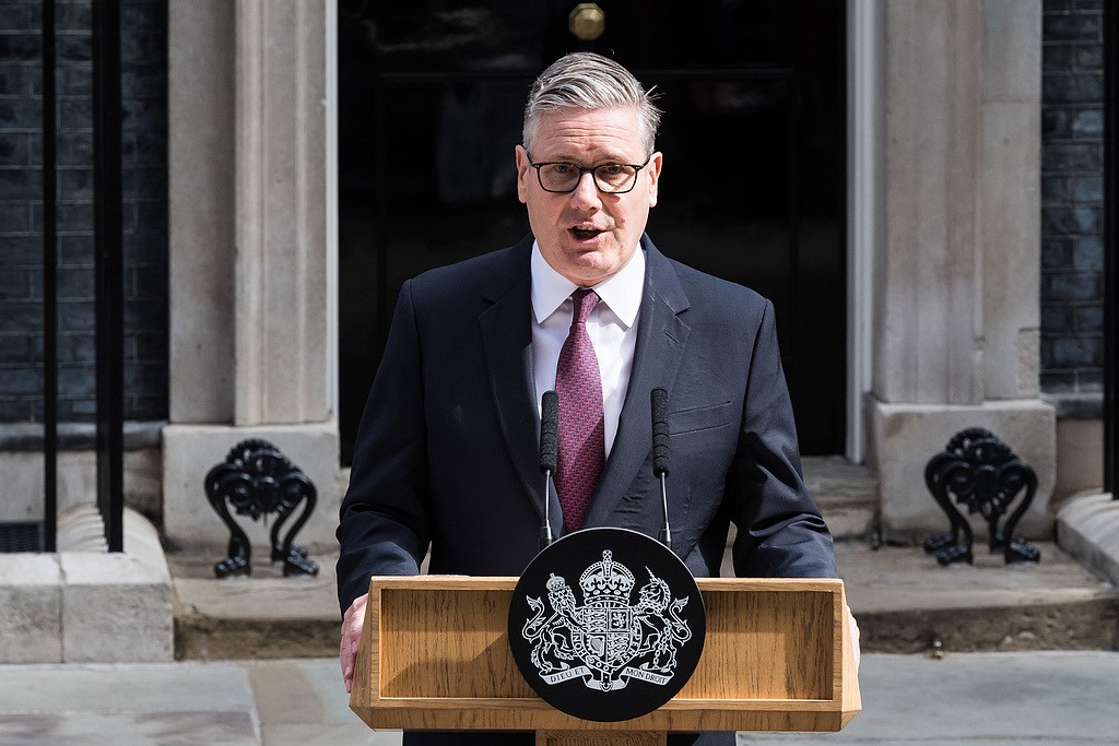 “鲜明对比”！英国首相斯塔默宣布辞职，欧美反应冷暖不一