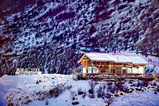 阿坝州七大滑雪场联动发放消费券 邀客“悦享冬日·欢乐冰雪”