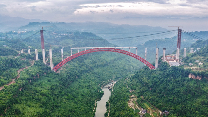 重庆武两高速凤来大溪河特大桥建设稳步推进