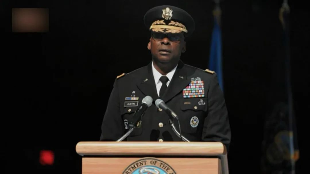 "美国国防部长劳埃德·奥斯汀说:"在晋升方面,仍然没有改变,你仍然会