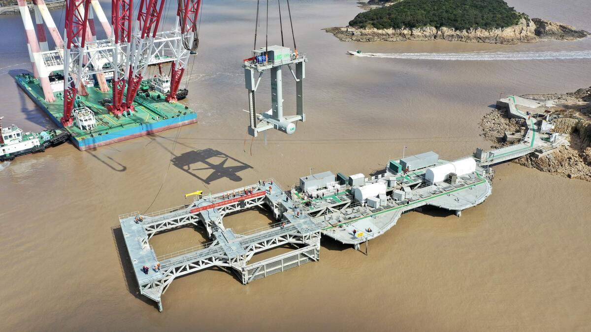 世界单台容量最大潮流能发电机组在舟山下海