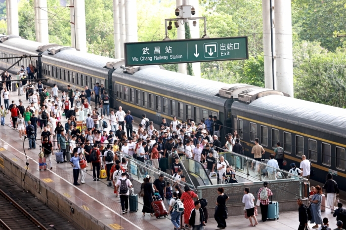 前三季度全国铁路完成旅客发送量35.37亿人