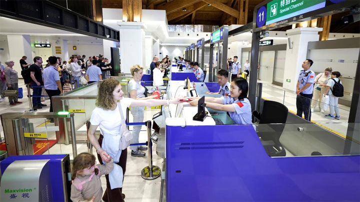 海南自贸港封关百日 免签入境外籍旅客同比增长54%