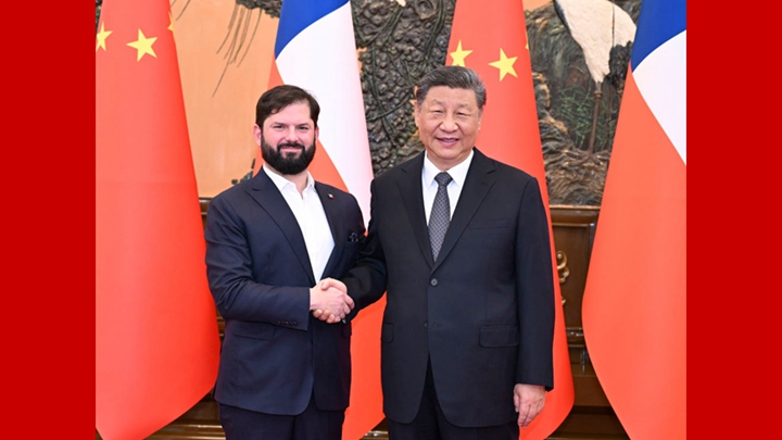 习近平会见智利总统博里奇