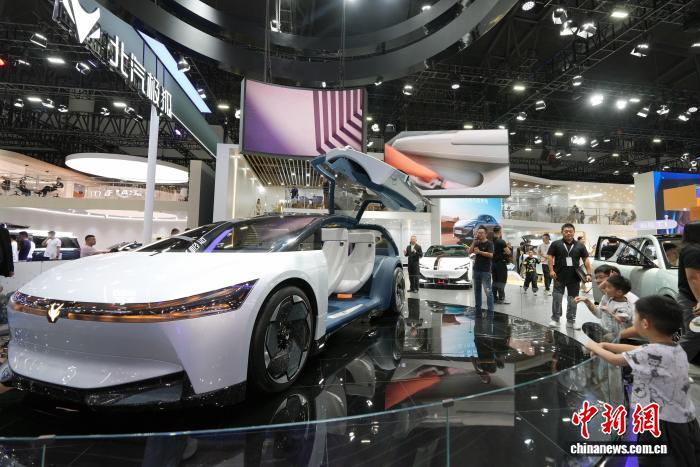 图为展览现场。中新社记者 安源 摄