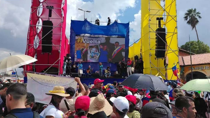 委内瑞拉民众举行集会 要求美方释放马杜罗夫妇