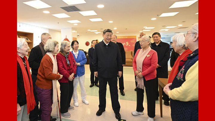 习近平春节前夕在北京看望慰问基层干部群众