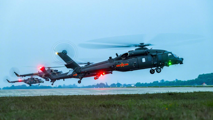 战鹰列阵！陆军多型直升机跨昼夜飞行训练