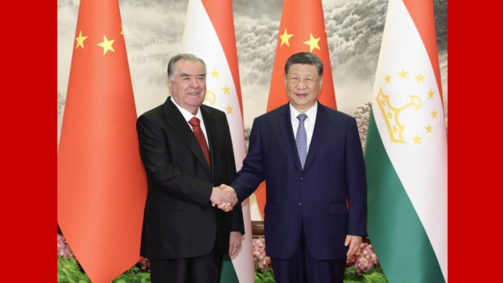 习近平同塔吉克斯坦总统拉赫蒙举行会谈