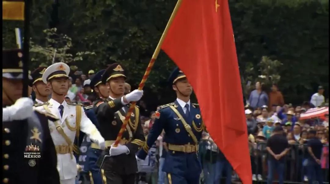 ロシア軍パレード　最新型現役用中国人民解放軍21式儀仗兵礼服上下制帽フルセット ロシア国防省が中国儀仗兵に記念勲章授与 - 中国国際放送局