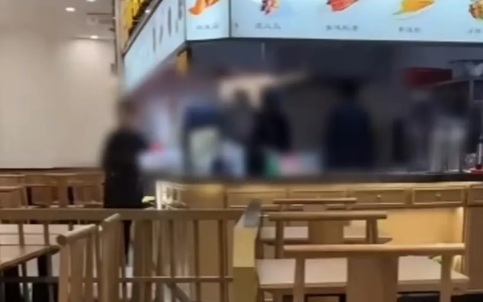 吃到最后发现“老鼠屎”？知名餐饮被曝光，品牌致歉插图1