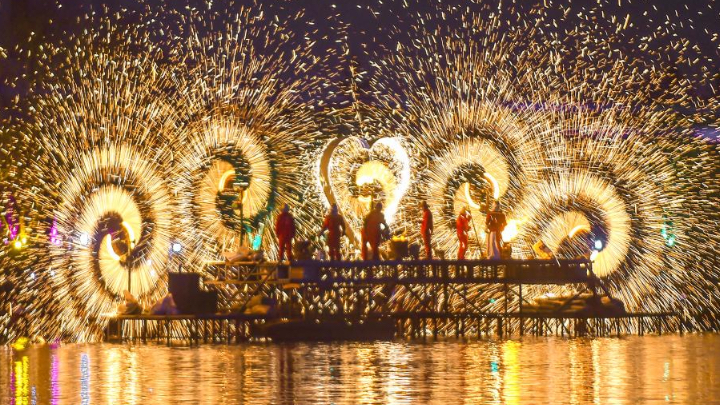 流光溢彩庆新春